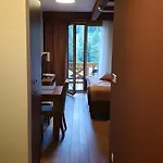 B229 & B230 In Vucko, -private Host Апартаменты Яхорина