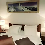 B229 & B230 In Vucko, -private Host Апартаменты